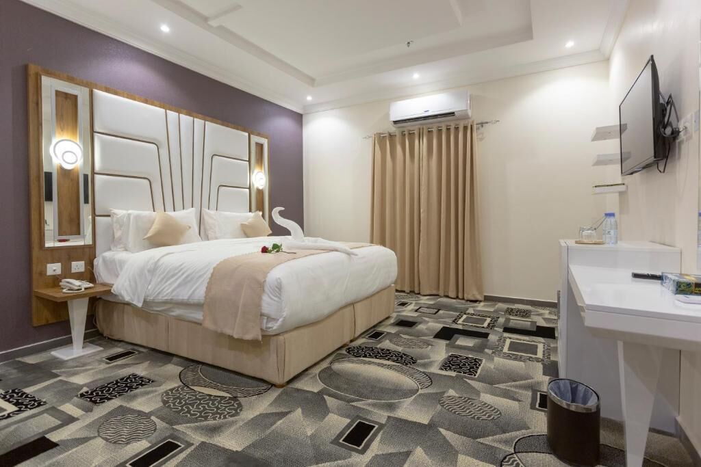 Habitación doble, baño privado | Caja de seguridad en la habitación, insonorización y wifi gratis 