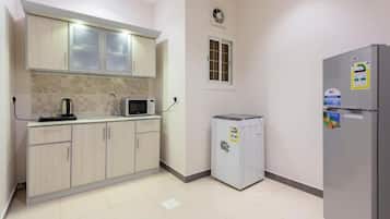 Departamento superior, 2 habitaciones | Cocina privada | Frigobar y microondas