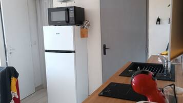 Micro-ondes, four, plaque de cuisson