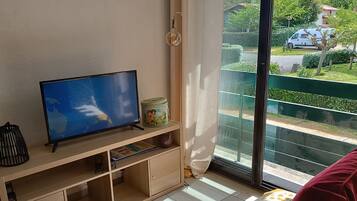 1 chambre, fer et planche Ă repasser