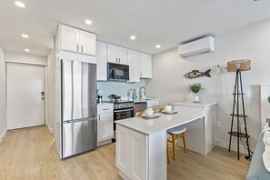 Private kitchen - Ocean Breeze Resort (Daytona Beach Shores)