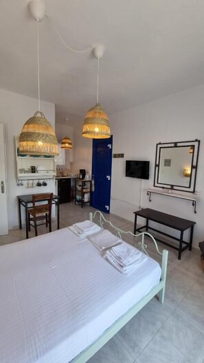 Studio, balcon, vue cour intérieure