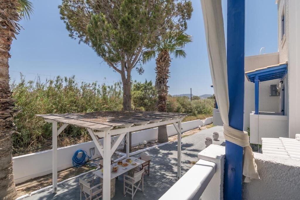 Studio, Blick auf den Innenhof | Speisen im Freien
