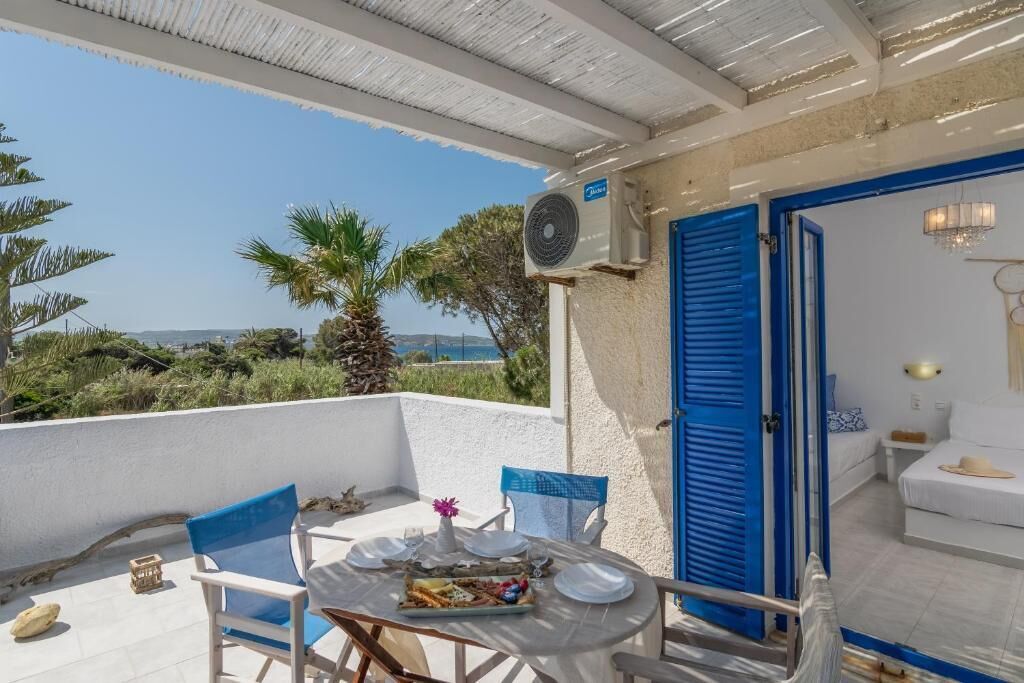 Studio, vue partielle sur la mer | Restauration extérieure