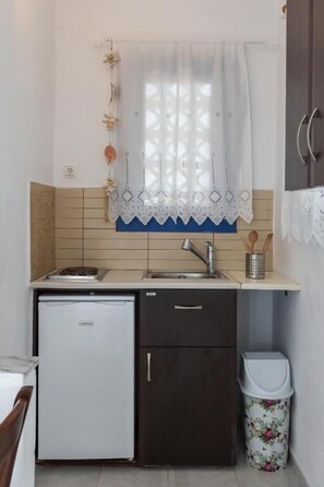 Studio, vue partielle sur la mer | Cuisine privée