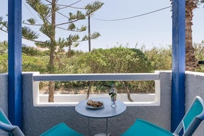 Studio, Balcony, Courtyard View | Property grounds - Anamnisi Studio (Milos)