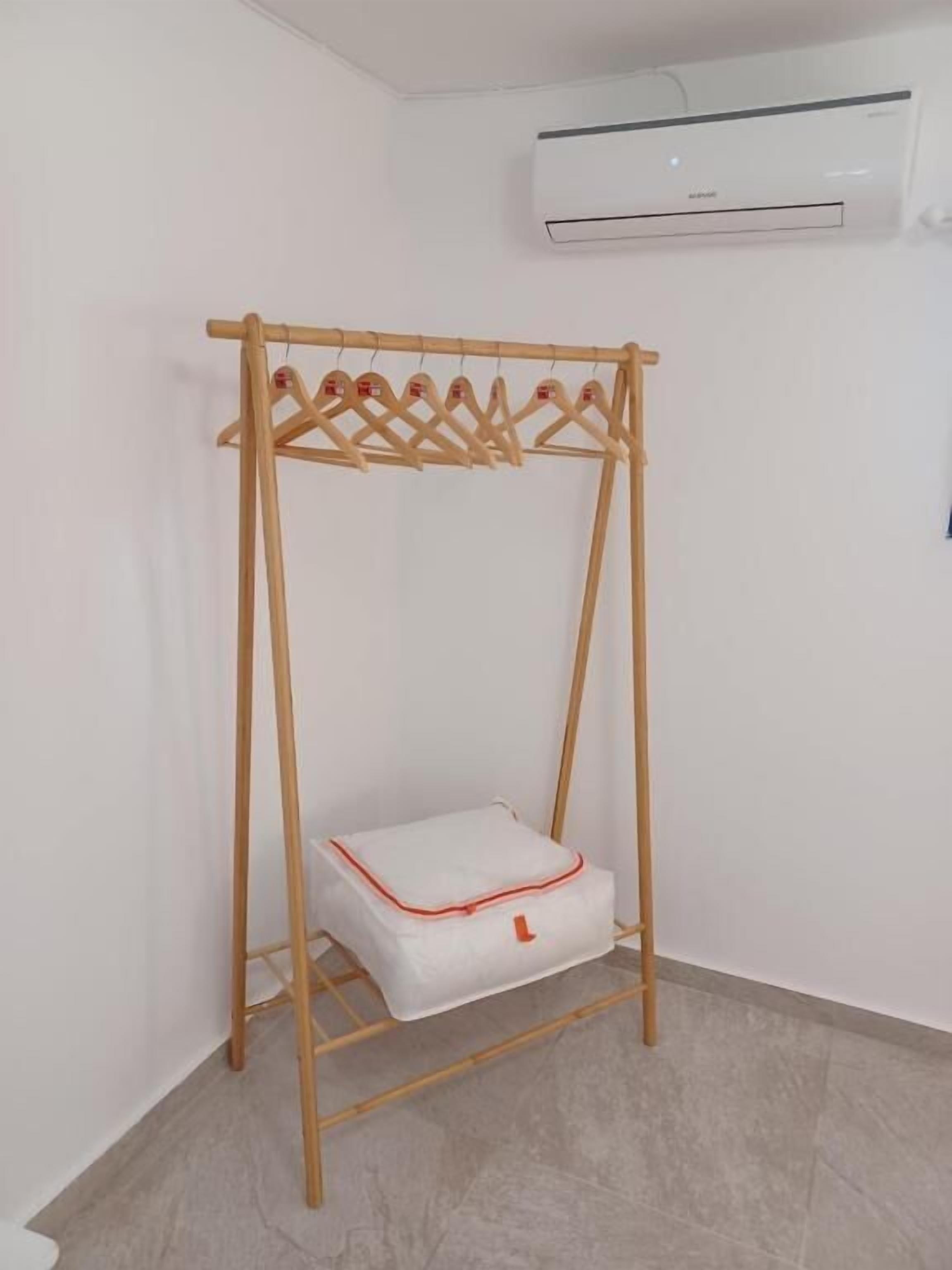 Studio, uitzicht op binnenplaats | Interieur