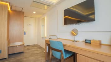 Habitación familiar con 2 camas individuales | Escritorio, espacio para trabajar con un portátil, wifi gratis