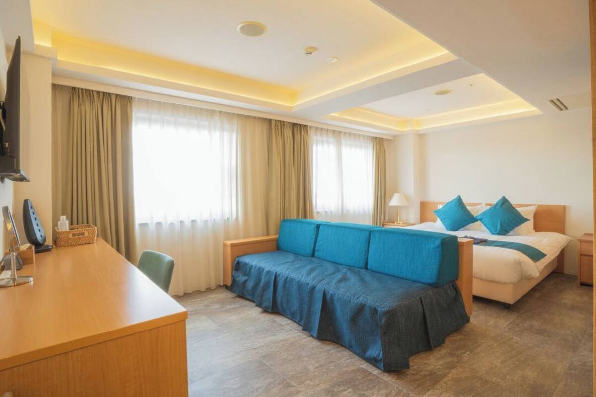 Family Twin Room | Desk, laptop workspace, free WiFi