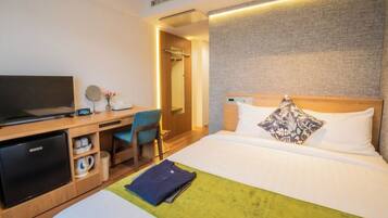 Escritorio, espacio para trabajar con un portátil, wifi gratis