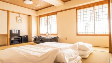 Chambre de style japonais | Bureau, espace de travail pour ordinateur portable, Wi-Fi gratuit