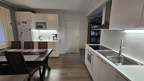 Private kitchen - Cozy home with sauna and kota (Rovaniemi)