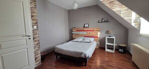 Bügeleisen/Bügelbrett, kostenloses WLAN, Bettwäsche