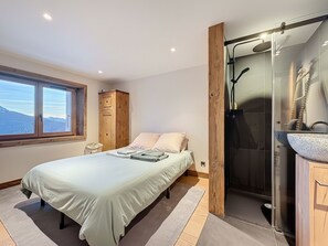 6 bedrooms, Internet