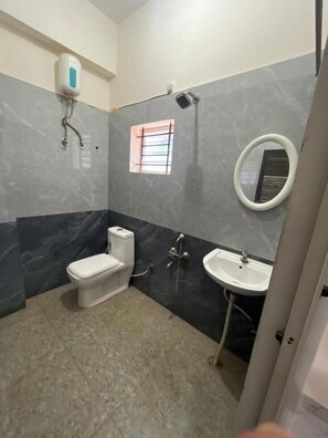Shower, towels - S L N COMFORT (Bengaluru)
