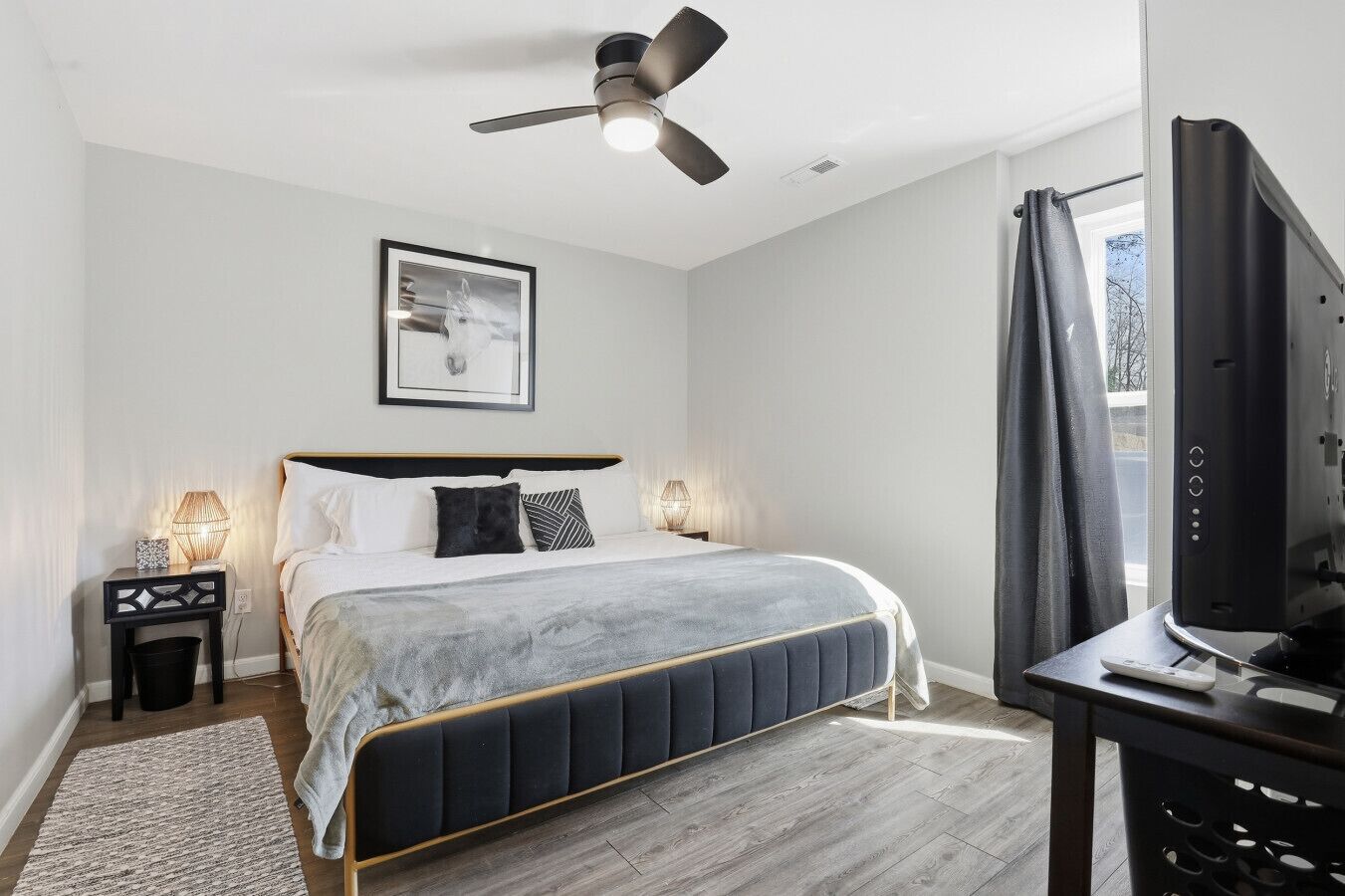 Desk, WiFi, bed sheets