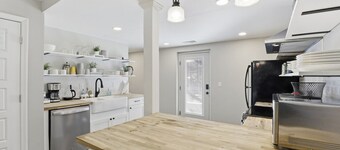 King Suite Guest House, Cozy and Quiet Location