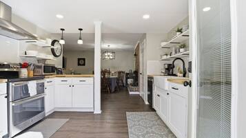 冰箱、微波炉、烤箱、炉灶