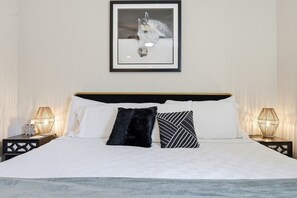 Schreibtisch, WLAN, Bettwäsche