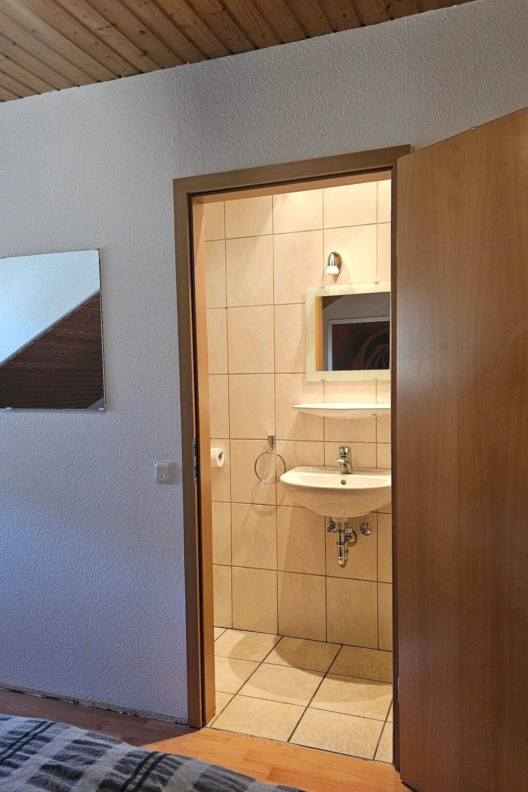 Haartrockner, Handtücher, Toilettenpapier