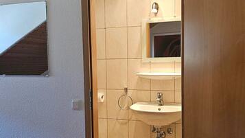 Haartrockner, Handtücher, Toilettenpapier