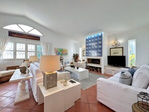 TV - VILAMOURA AMAZING VILLA 2 WITH POOL by HOMING (Vilamoura)