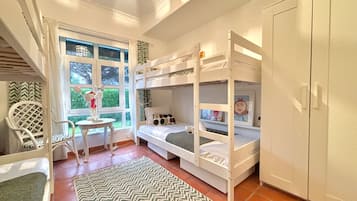 5 bedrooms, bed sheets