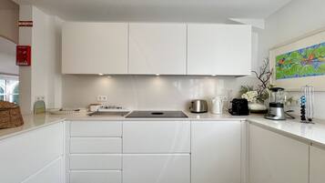 Mikrobølgeovn, oppvaskmaskin og kaffetrakter/tekoker