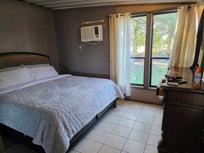 WiFi, bed sheets - Tranquil 3-bedroom house perfect for relaxing stays in Beasley (Beasley)