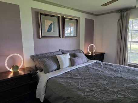WiFi, bed sheets. Tranquil 3-bedroom house perfect for relaxing stays in Beasley