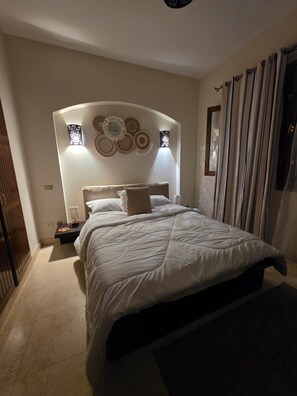 1 soverom, strykejern/-brett, wi-fi (inkludert) og sengetøy