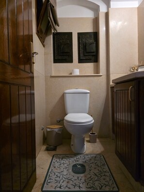 Towels, soap, toilet paper - Cozy 1-bedroom apartment in pleasant El Gouna red sea with AC (Red Sea Governorate)