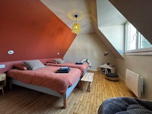 Tabla de planchar con plancha, cuna de viaje y wifi gratis 