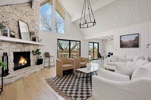 Lake Arrowhead Lakeview Retreat-Remodeled 4BR Escape
