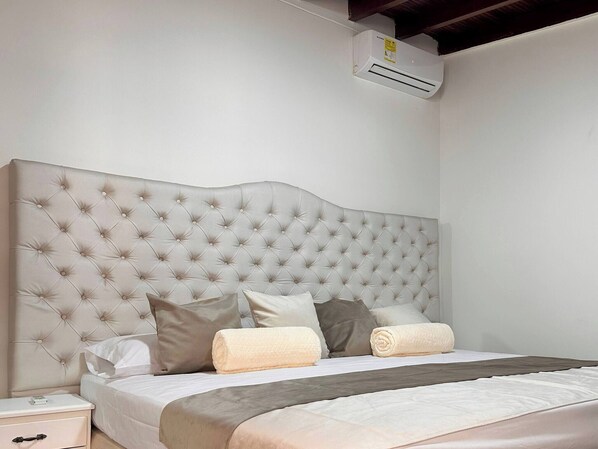 House, Multiple Bedrooms, City View | 9 bedrooms - Group Stay 21 Guests, Wifi 900 Mb (Medellín)