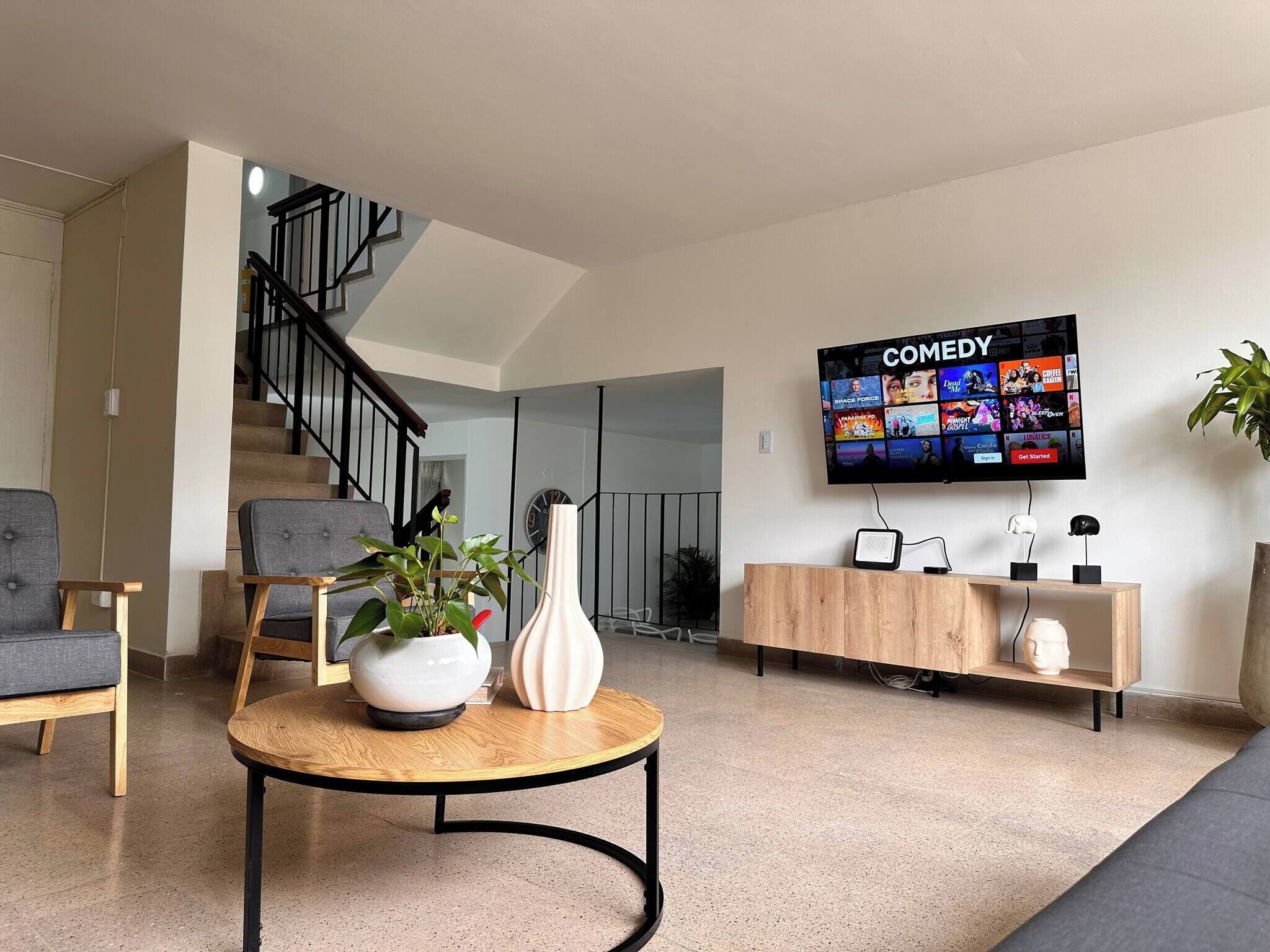 House, Multiple Bedrooms, City View | Living room