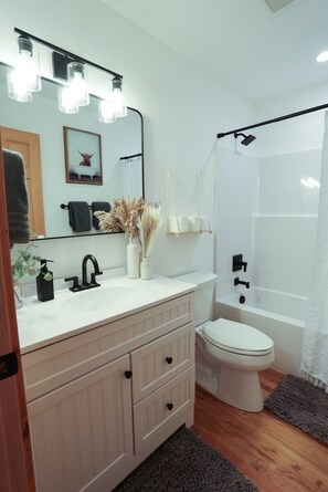 Shower, hair dryer, towels, soap - Newly Renovated 3-bedroom home near Yellowstone National Park (Livingston)