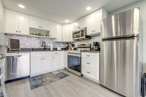 Close to Colleges: Worcester Apt w/ Lake Access!