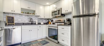 Close to Colleges: Worcester Apt w/ Lake Access!