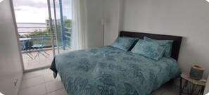 Iron/ironing board, Internet, bed sheets