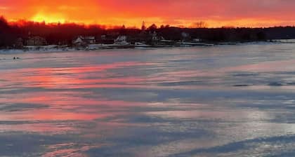 Cozy quiet 1-bedroom cabin in marvelous Oakfield with heat!