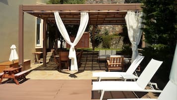 Villa | Outdoor dining