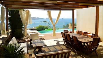 Villa | Udendørs spisemuligheder