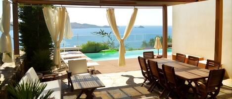 Villa | Restauration en plein air