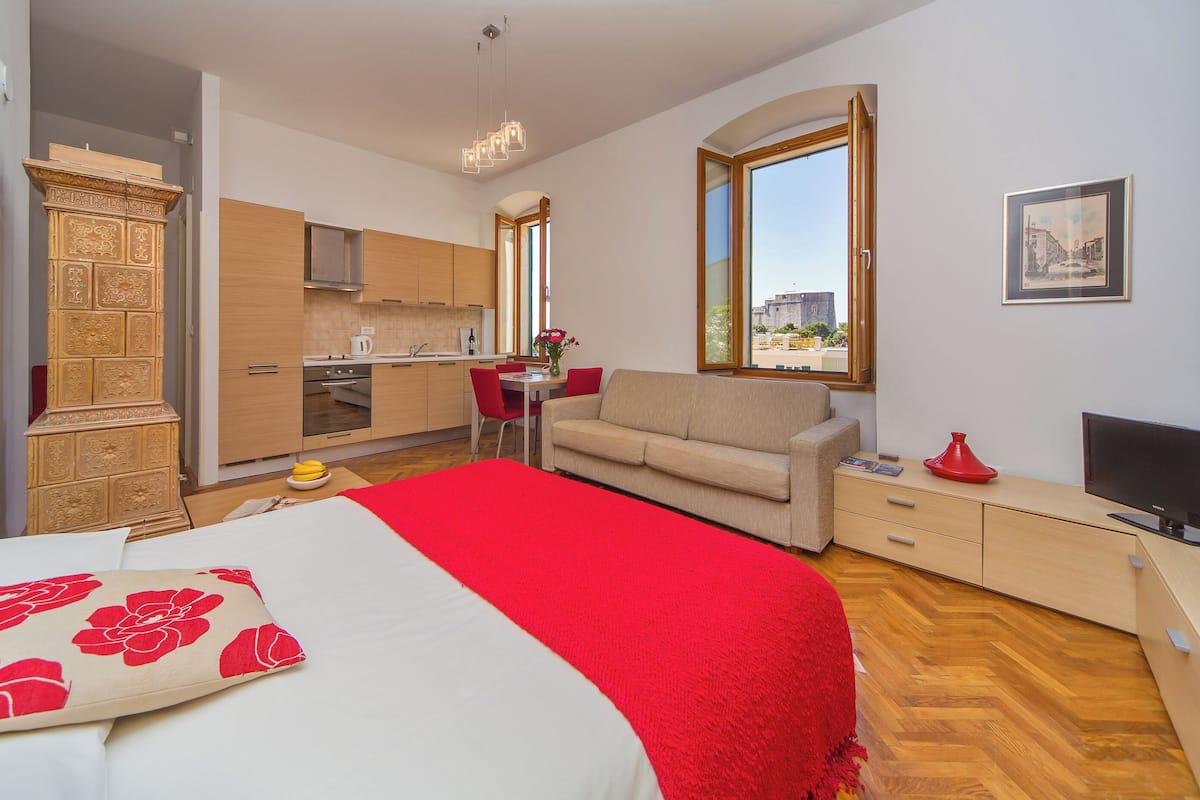 Ropa de cama de alta calidad y tabla de planchar con plancha