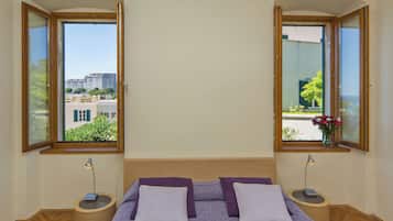 Ropa de cama de alta calidad y tabla de planchar con plancha