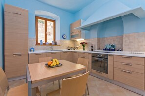 Deluxe-Apartment, Stadtblick | Eigene Küche | Großer Kühlschrank, Ofen, Herdplatte
