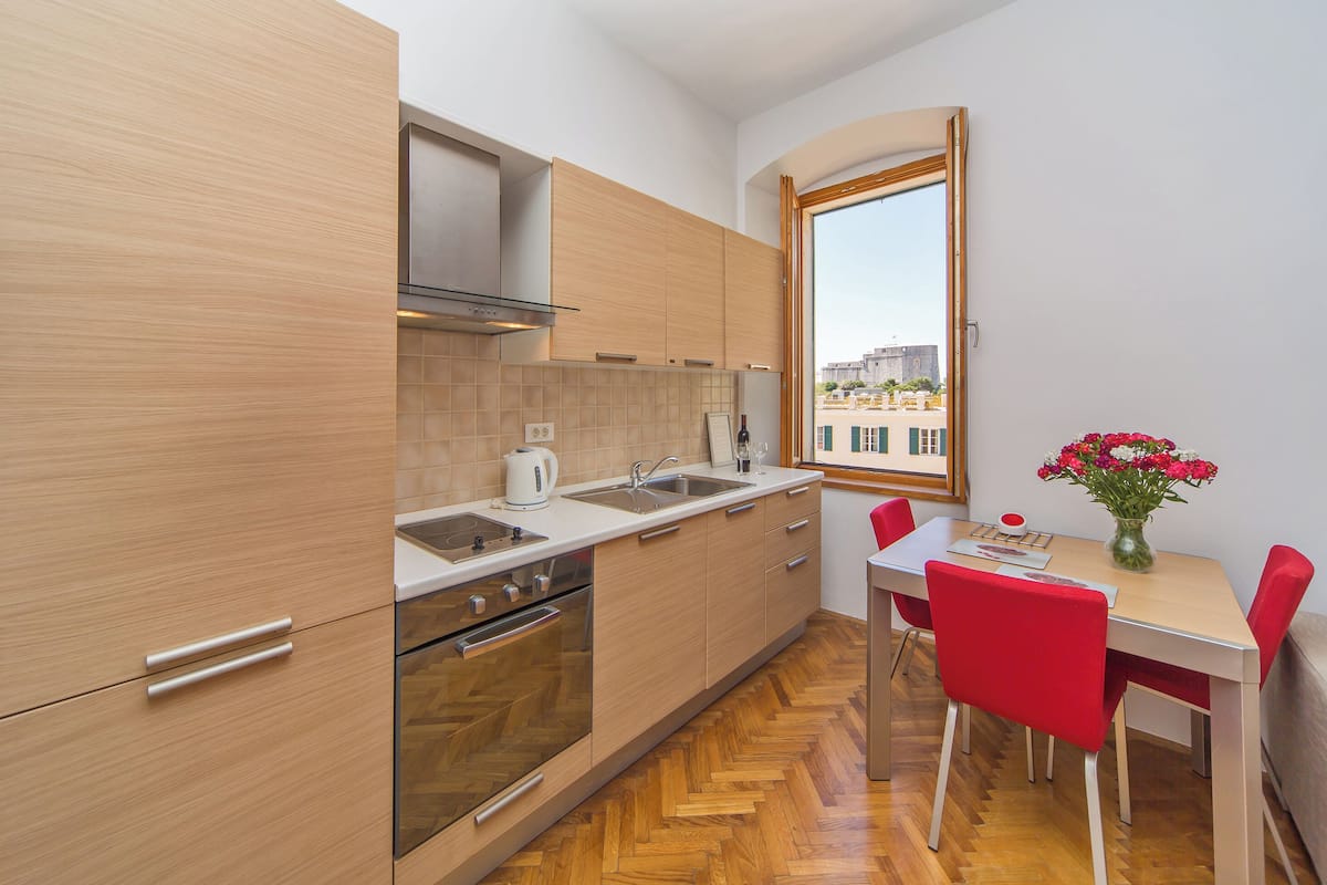 Televisión 100 cm con canales de televisión digitales