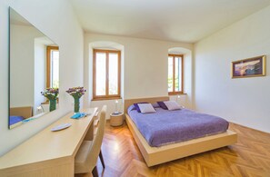 Apartament Deluxe, vistes a la ciutat | Llençols de cotó egipci i roba de llit d'alta qualitat 