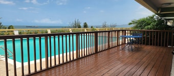 Ocean View 1-bedroom apartment with Pool View in heart of Kingston